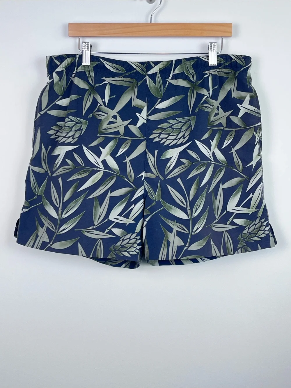 Tommy Bahama Men's Bungalow Brand Mesh Lined Floral Swim Trunks Size S; Beach
